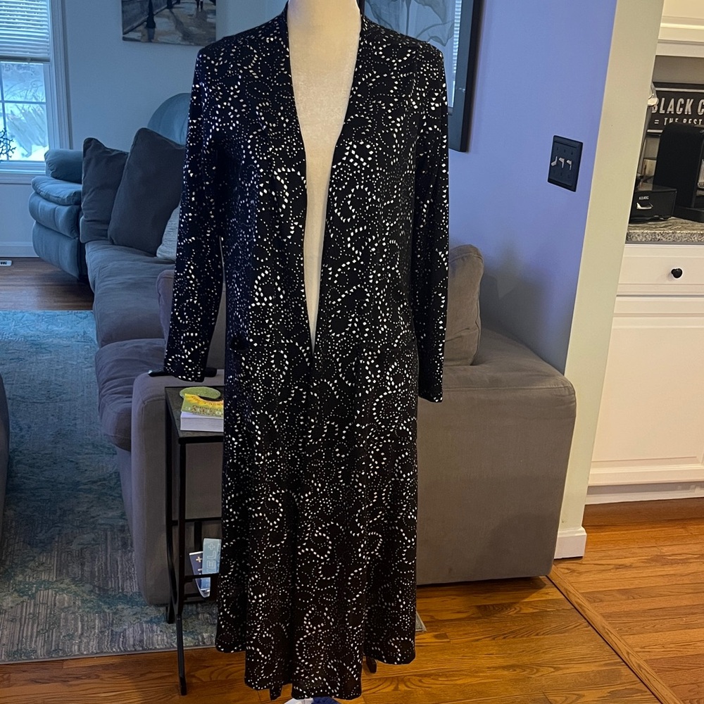 LuLaRoe Elegant Black and Silver Patterned Garment